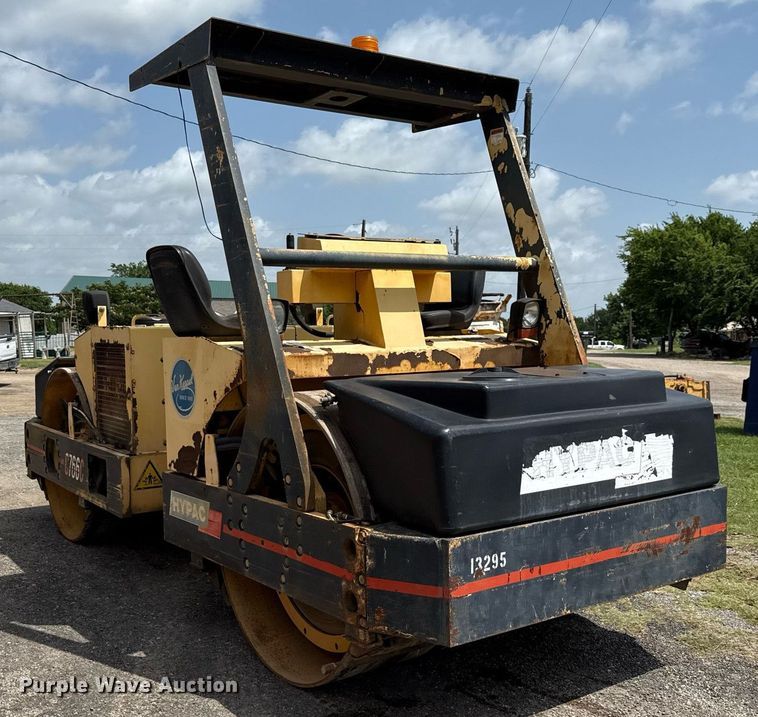 image for item DX5573 Hypac C766C double drum vibratory roller