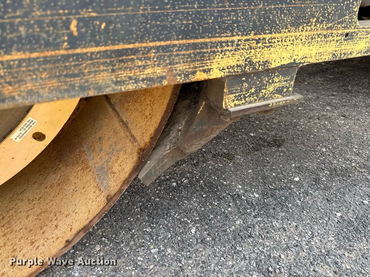 image for item DX5573 Hypac C766C double drum vibratory roller