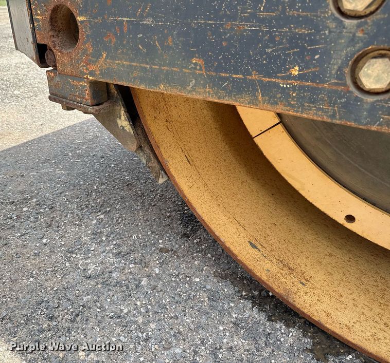 image for item DX5573 Hypac C766C double drum vibratory roller