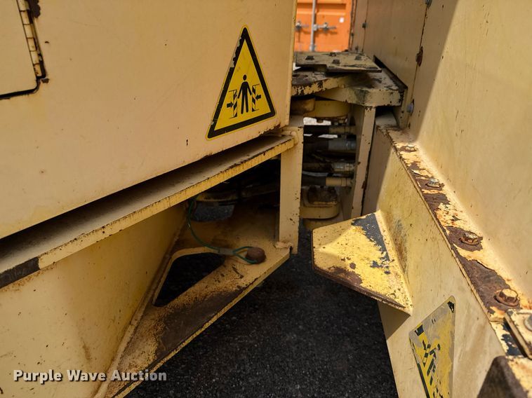 image for item DX5573 Hypac C766C double drum vibratory roller