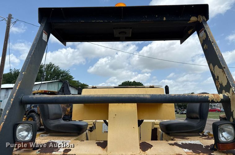 image for item DX5573 Hypac C766C double drum vibratory roller