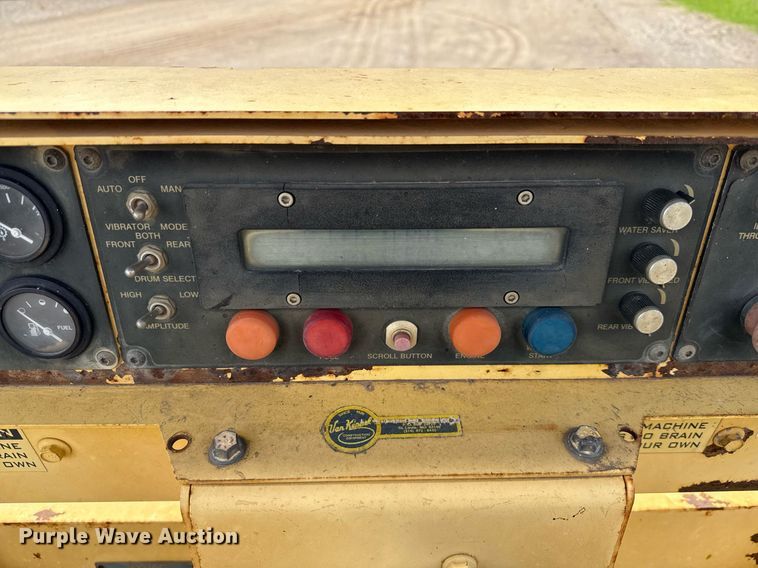 image for item DX5573 Hypac C766C double drum vibratory roller