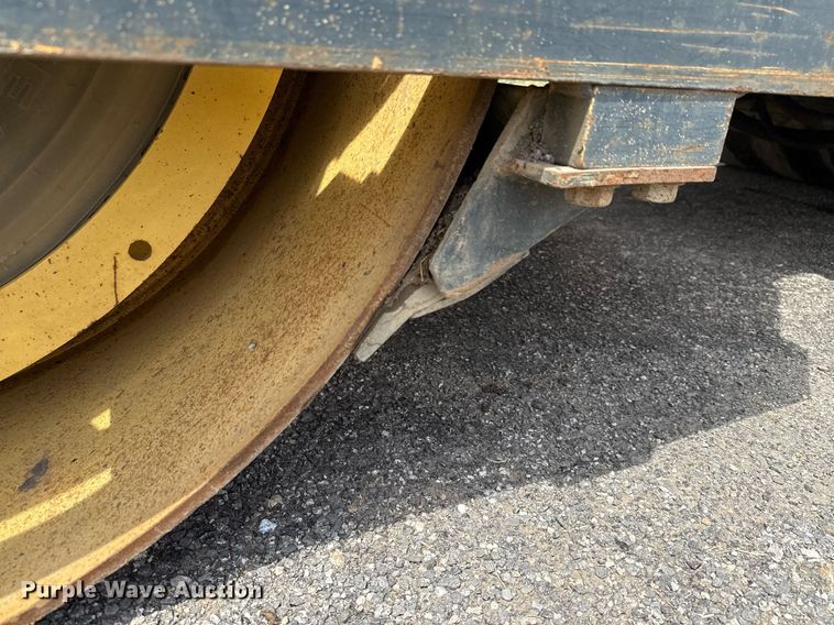 image for item DX5573 Hypac C766C double drum vibratory roller