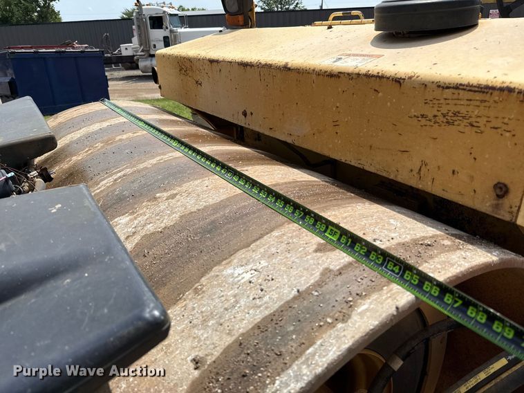 image for item DX5573 Hypac C766C double drum vibratory roller