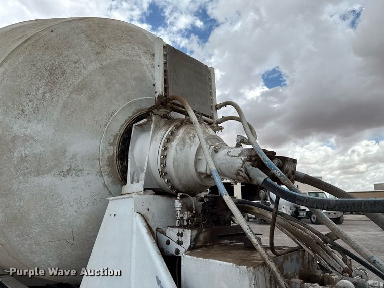 image for item DX5587 1998 Peterbilt 357 ready mix truck