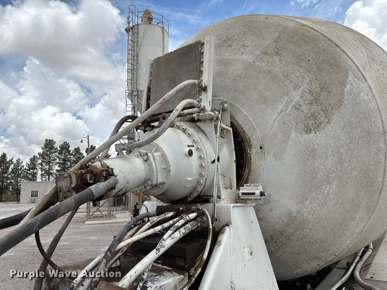 image for item DX5587 1998 Peterbilt 357 ready mix truck