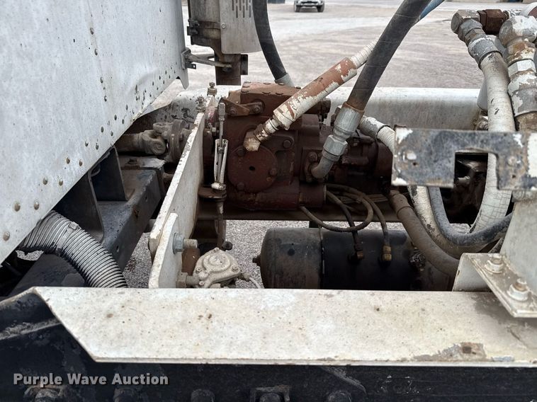 image for item DX5587 1998 Peterbilt 357 ready mix truck