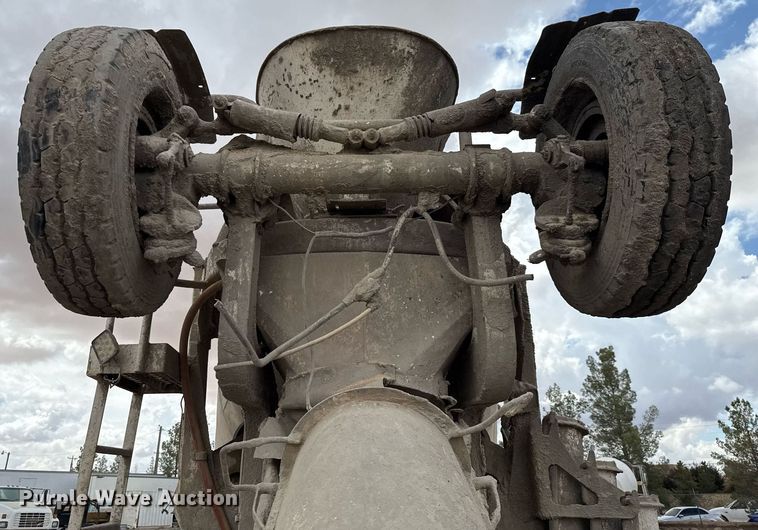 image for item DX5587 1998 Peterbilt 357 ready mix truck