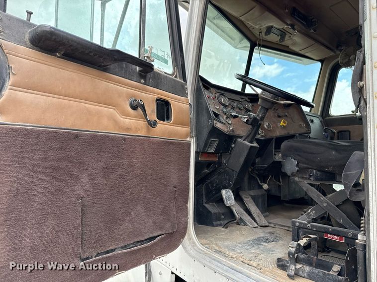 image for item DX5587 1998 Peterbilt 357 ready mix truck