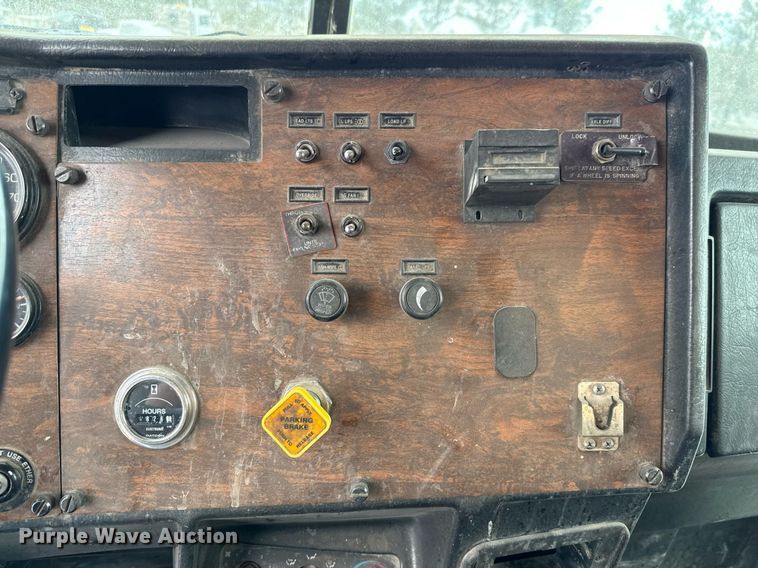 image for item DX5587 1998 Peterbilt 357 ready mix truck