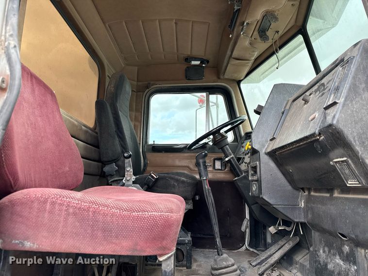 image for item DX5587 1998 Peterbilt 357 ready mix truck