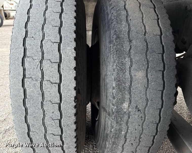 image for item DX5587 1998 Peterbilt 357 ready mix truck