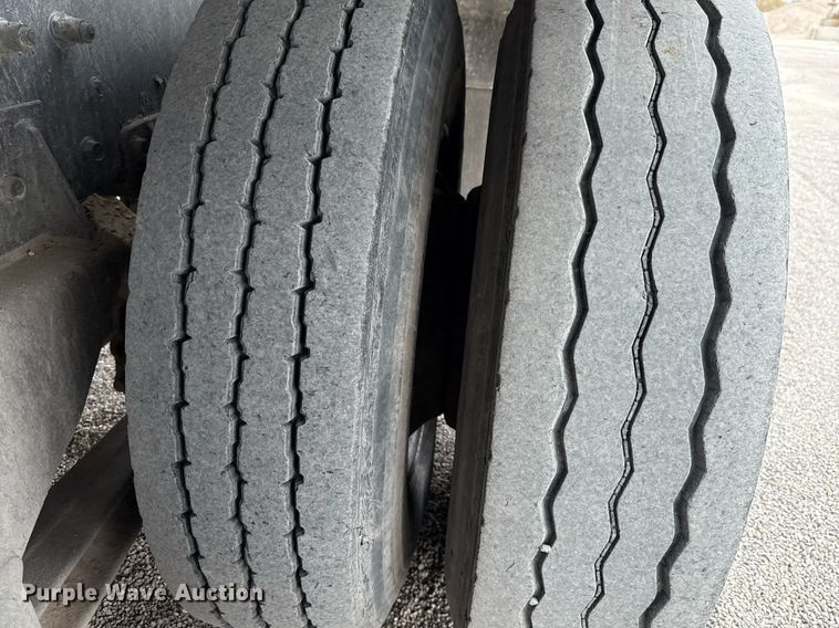 image for item DX5587 1998 Peterbilt 357 ready mix truck