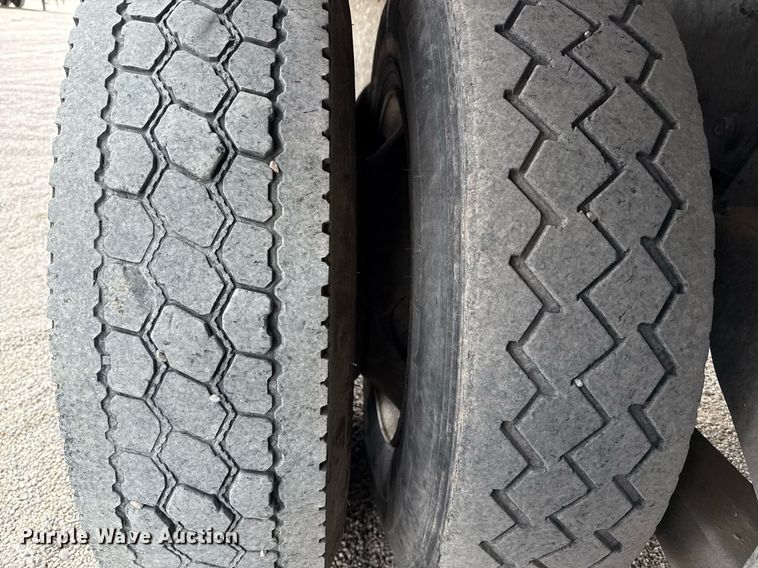 image for item DX5587 1998 Peterbilt 357 ready mix truck