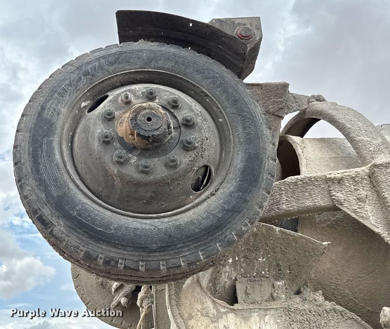 image for item DX5587 1998 Peterbilt 357 ready mix truck