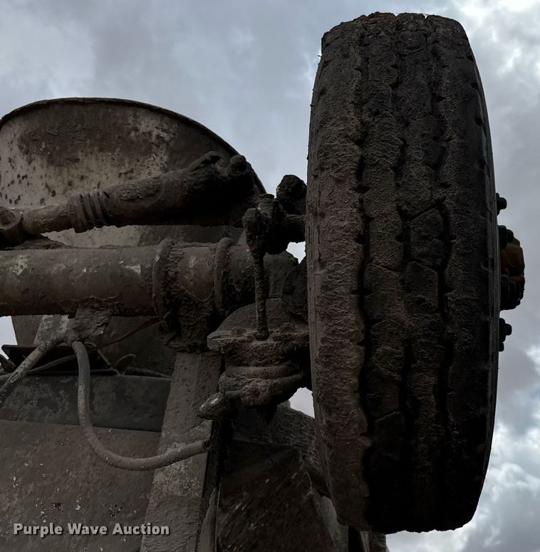 image for item DX5587 1998 Peterbilt 357 ready mix truck