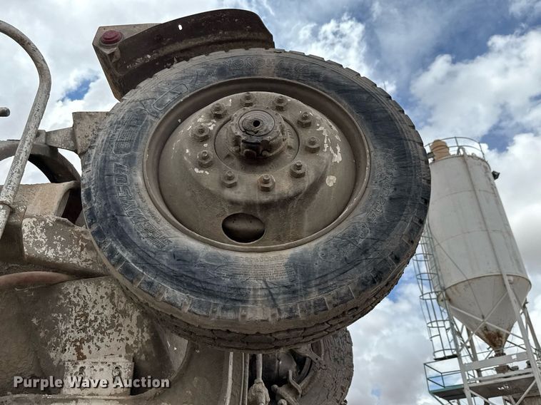 image for item DX5587 1998 Peterbilt 357 ready mix truck