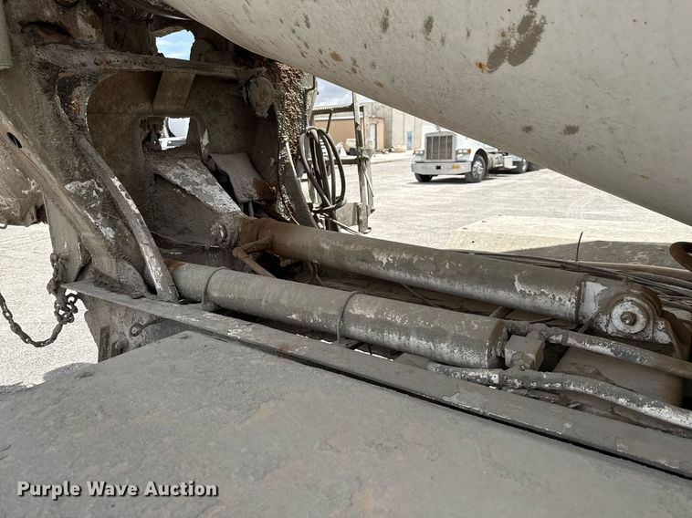 image for item DX5588 1998 Peterbilt 357 ready mix truck