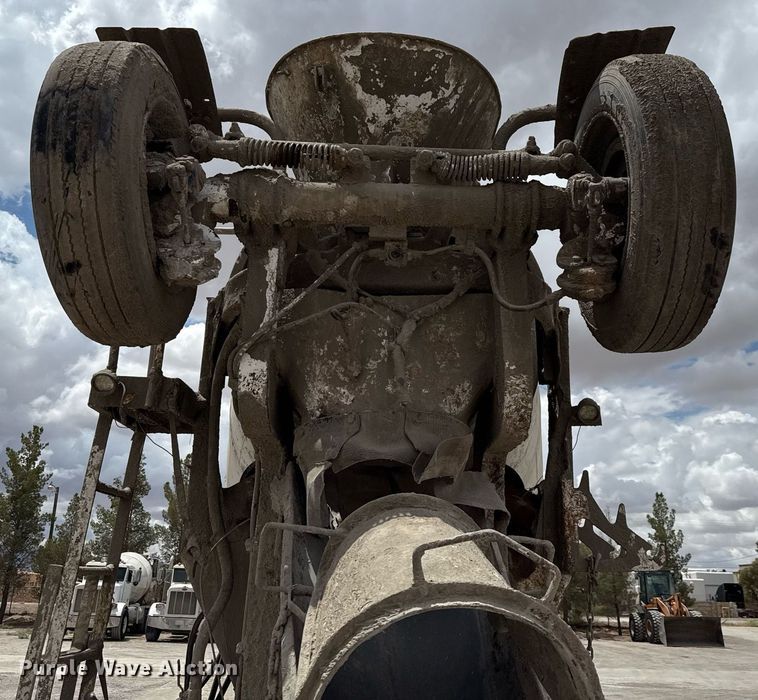 image for item DX5588 1998 Peterbilt 357 ready mix truck