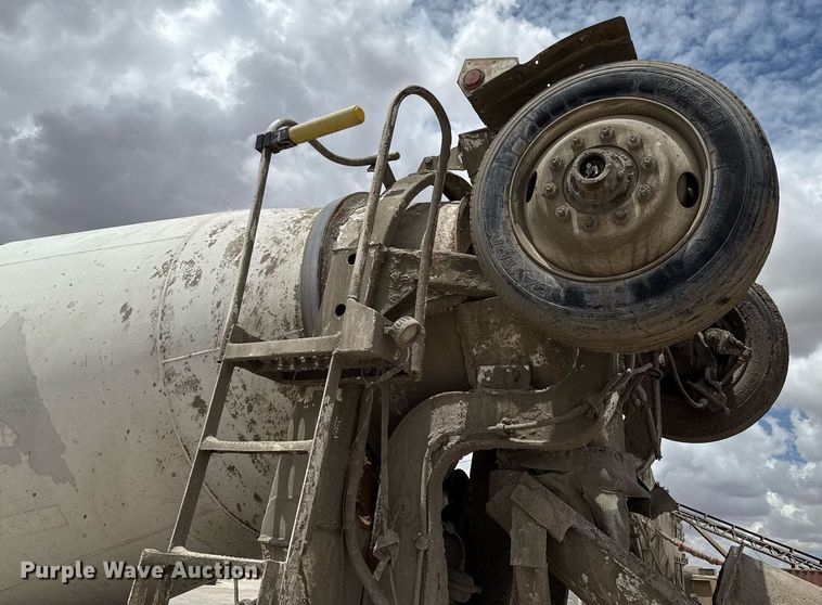 image for item DX5588 1998 Peterbilt 357 ready mix truck