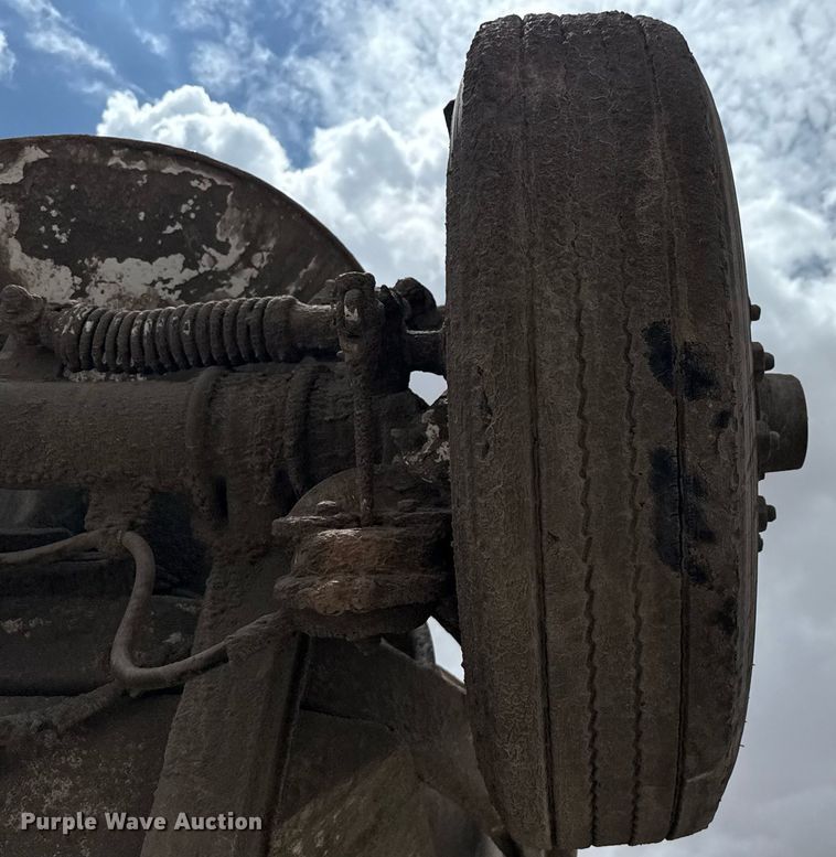 image for item DX5588 1998 Peterbilt 357 ready mix truck