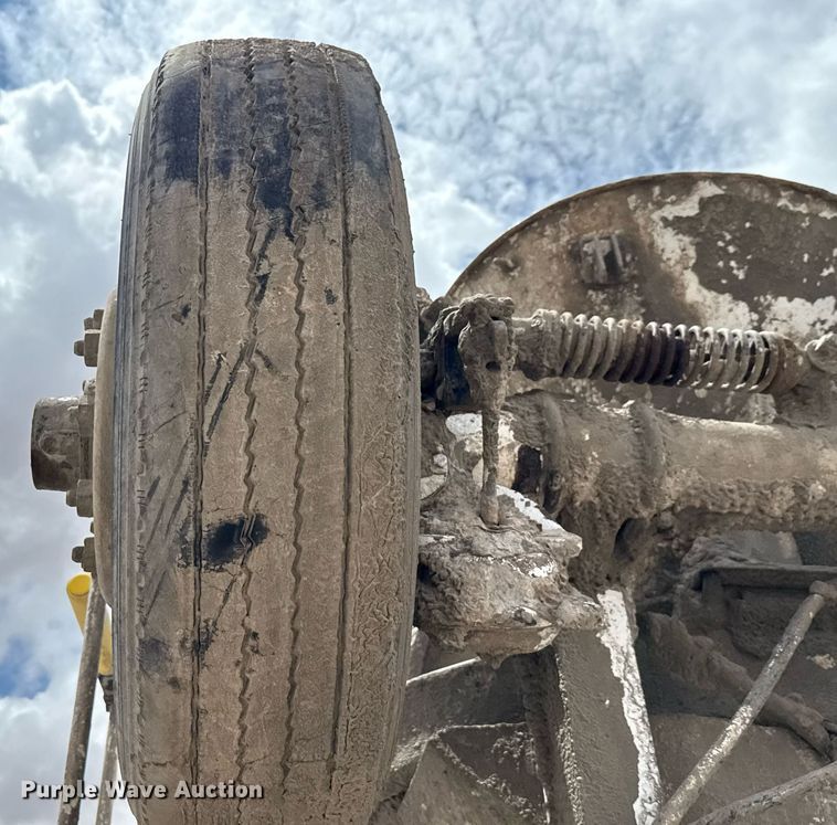 image for item DX5588 1998 Peterbilt 357 ready mix truck