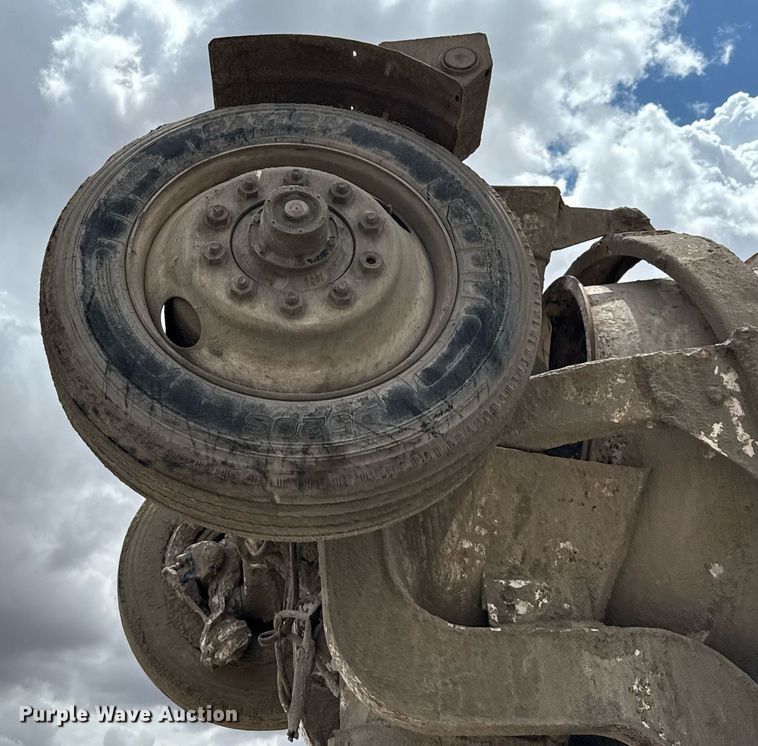 image for item DX5588 1998 Peterbilt 357 ready mix truck