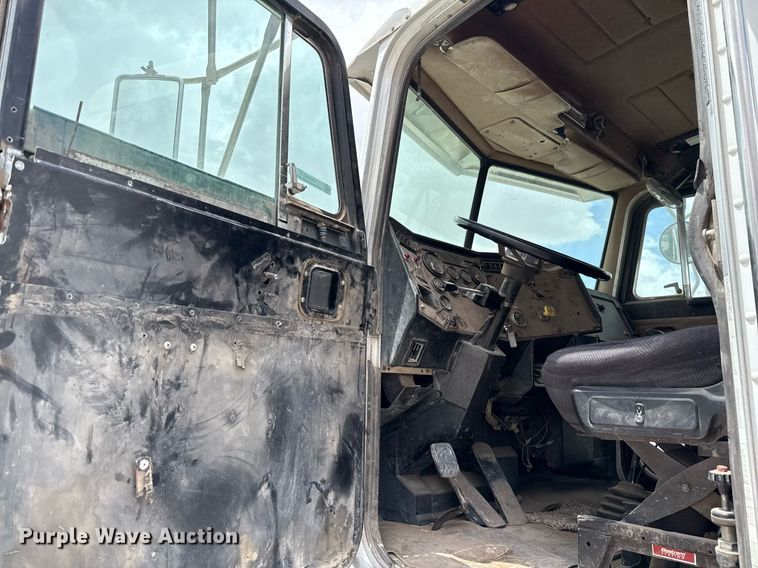 image for item DX5588 1998 Peterbilt 357 ready mix truck