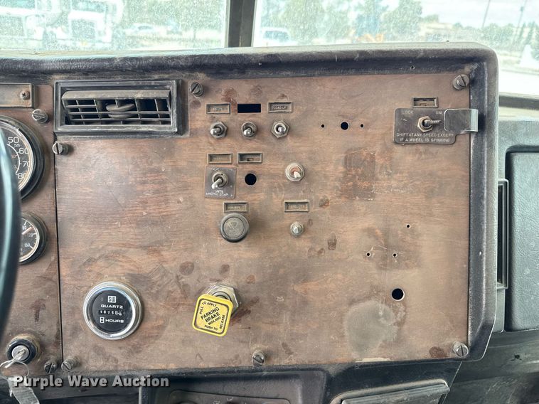 image for item DX5588 1998 Peterbilt 357 ready mix truck