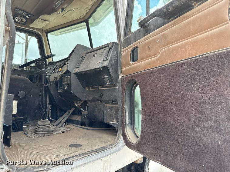 image for item DX5588 1998 Peterbilt 357 ready mix truck