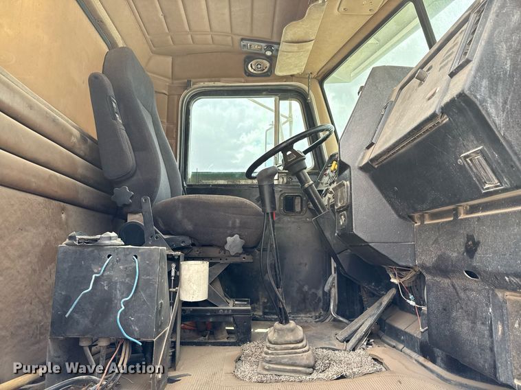 image for item DX5588 1998 Peterbilt 357 ready mix truck