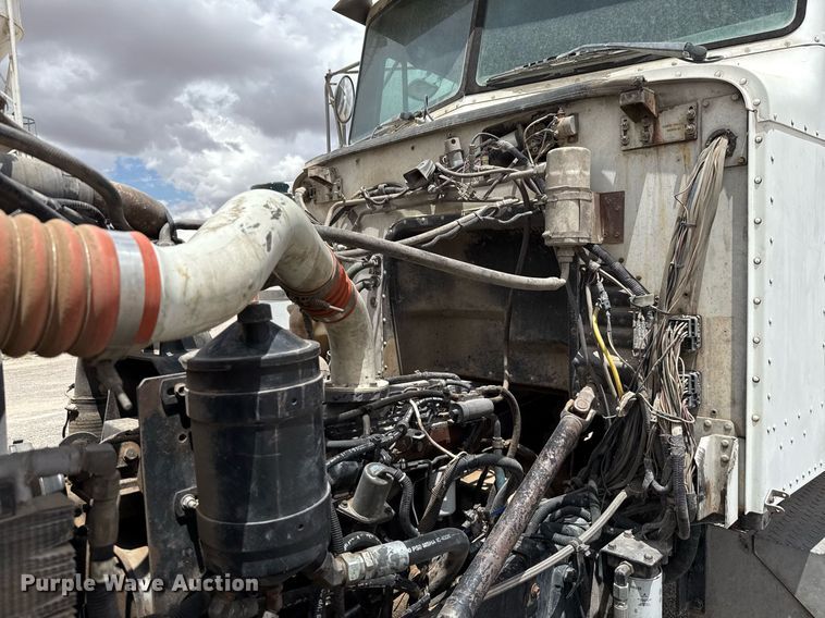 image for item DX5588 1998 Peterbilt 357 ready mix truck