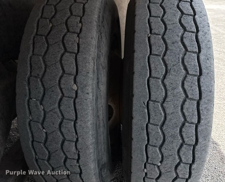 image for item DX5588 1998 Peterbilt 357 ready mix truck