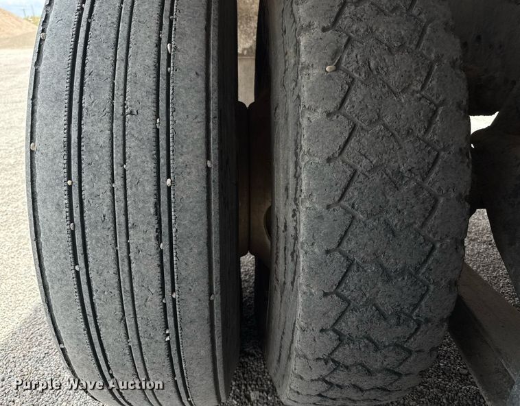 image for item DX5588 1998 Peterbilt 357 ready mix truck