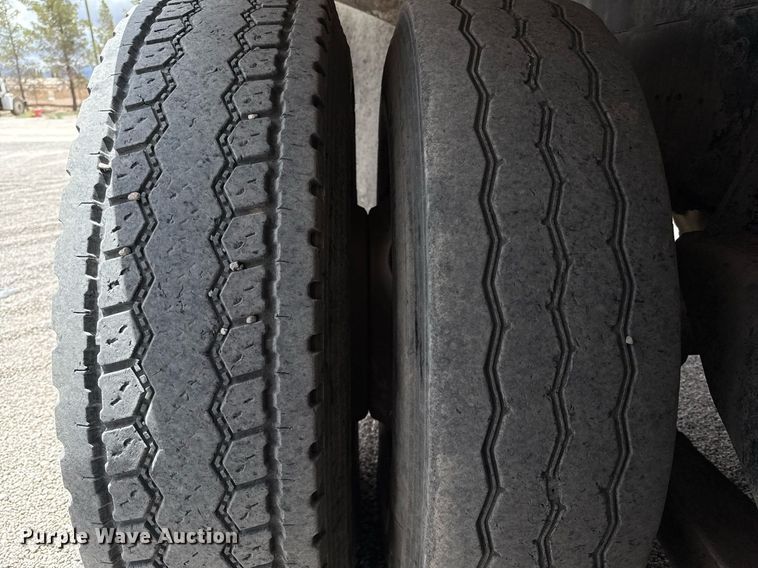 image for item DX5588 1998 Peterbilt 357 ready mix truck