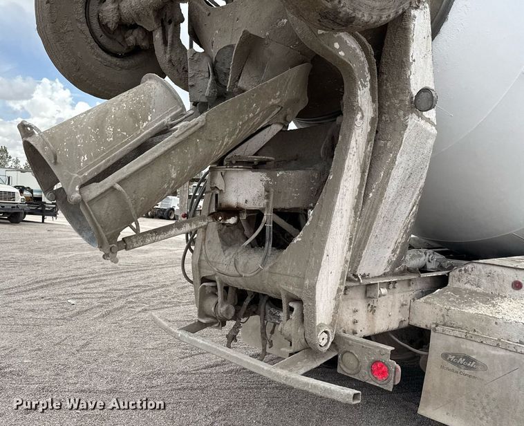 image for item DX5590 1998 Ford LT9511 ready mix truck