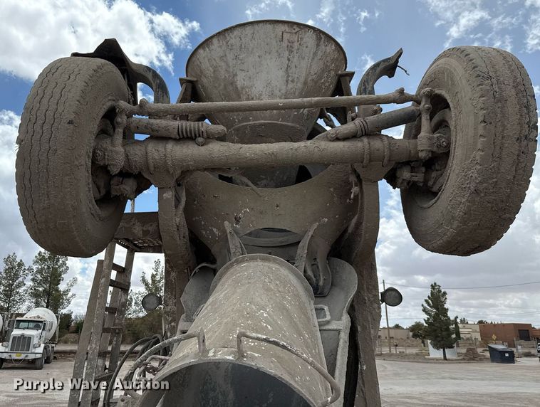 image for item DX5590 1998 Ford LT9511 ready mix truck