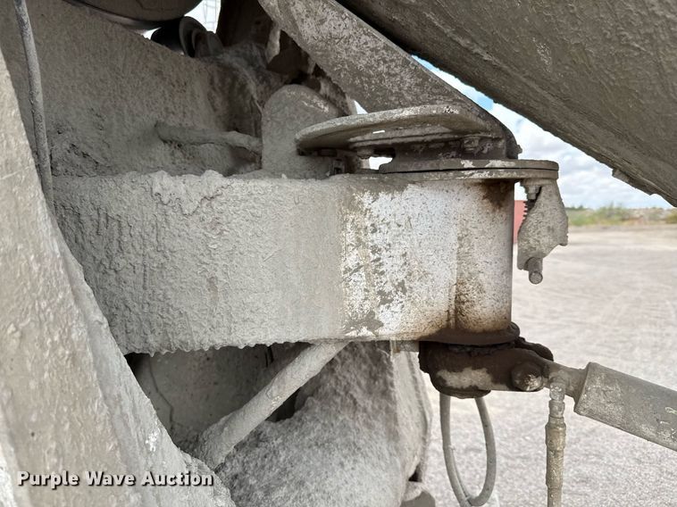 image for item DX5590 1998 Ford LT9511 ready mix truck