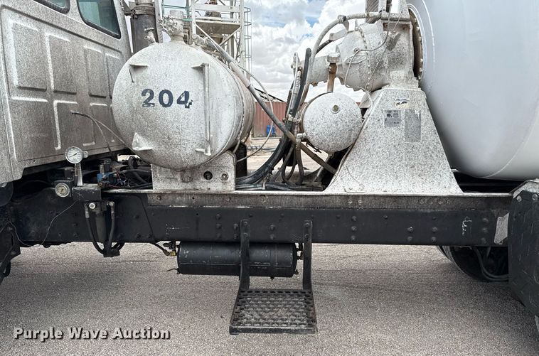 image for item DX5590 1998 Ford LT9511 ready mix truck