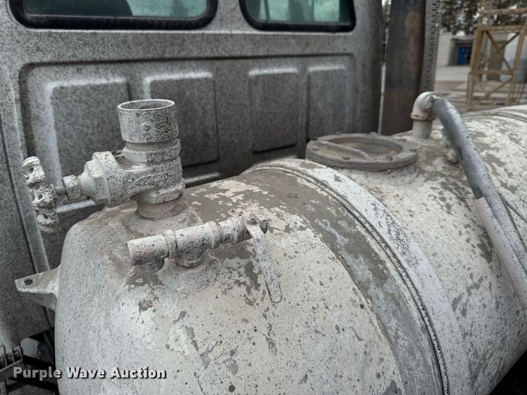 image for item DX5590 1998 Ford LT9511 ready mix truck