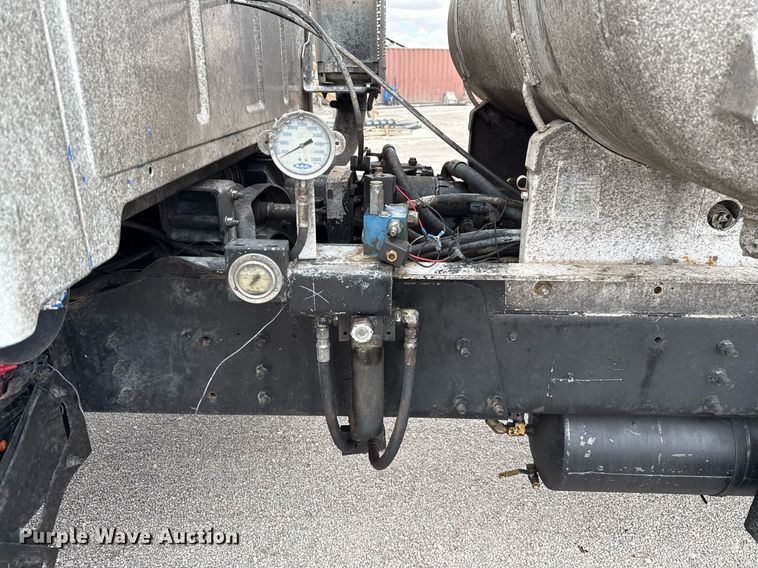 image for item DX5590 1998 Ford LT9511 ready mix truck