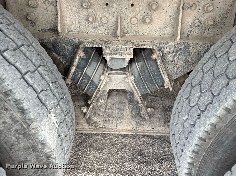 image for item DX5590 1998 Ford LT9511 ready mix truck