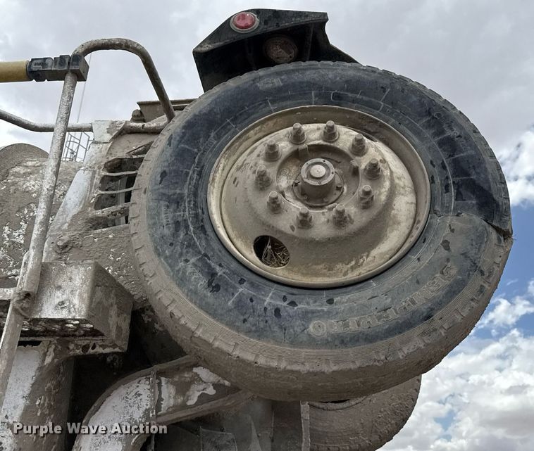 image for item DX5590 1998 Ford LT9511 ready mix truck