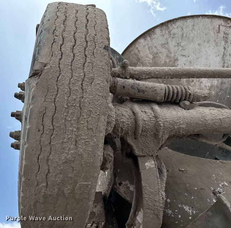 image for item DX5590 1998 Ford LT9511 ready mix truck