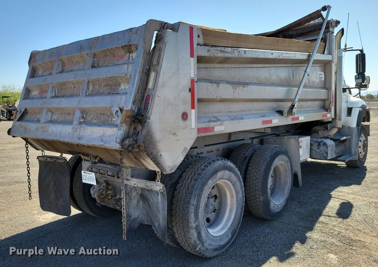 image for item DX7035 2010 International Workstar 7600 dump truck