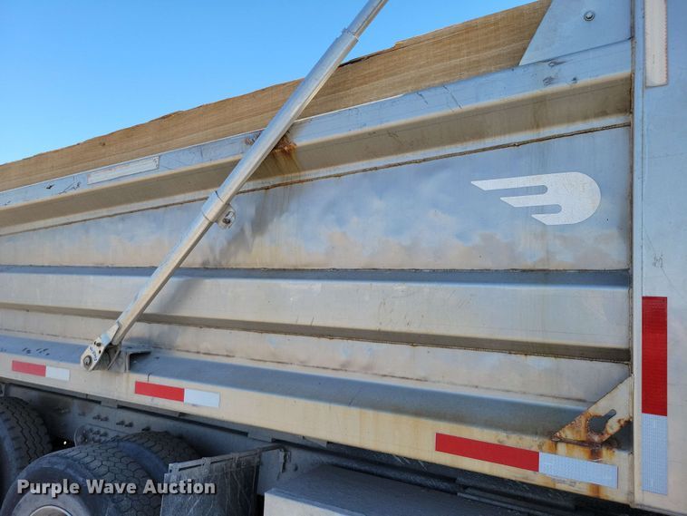 image for item DX7035 2010 International Workstar 7600 dump truck