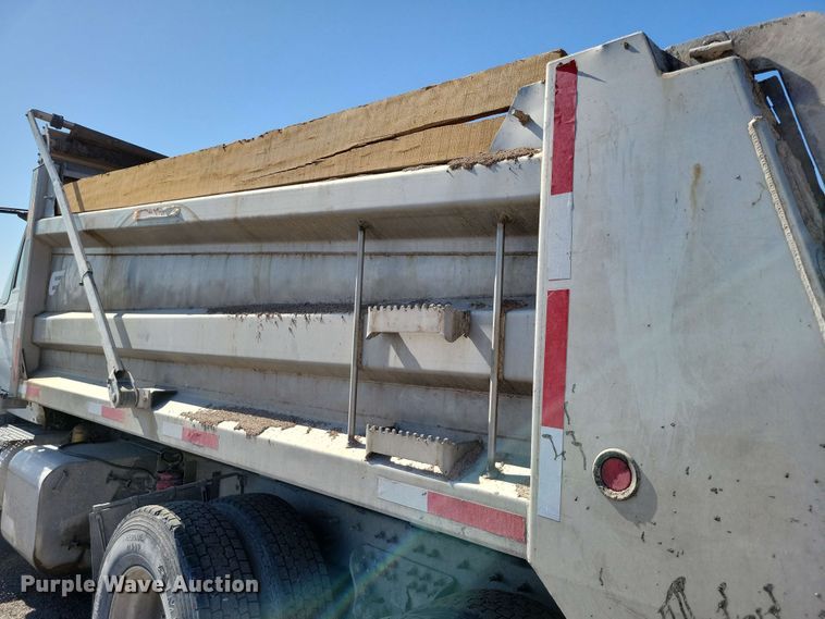 image for item DX7035 2010 International Workstar 7600 dump truck