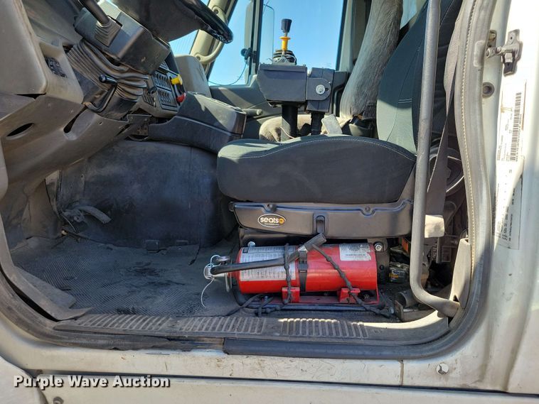 image for item DX7035 2010 International Workstar 7600 dump truck