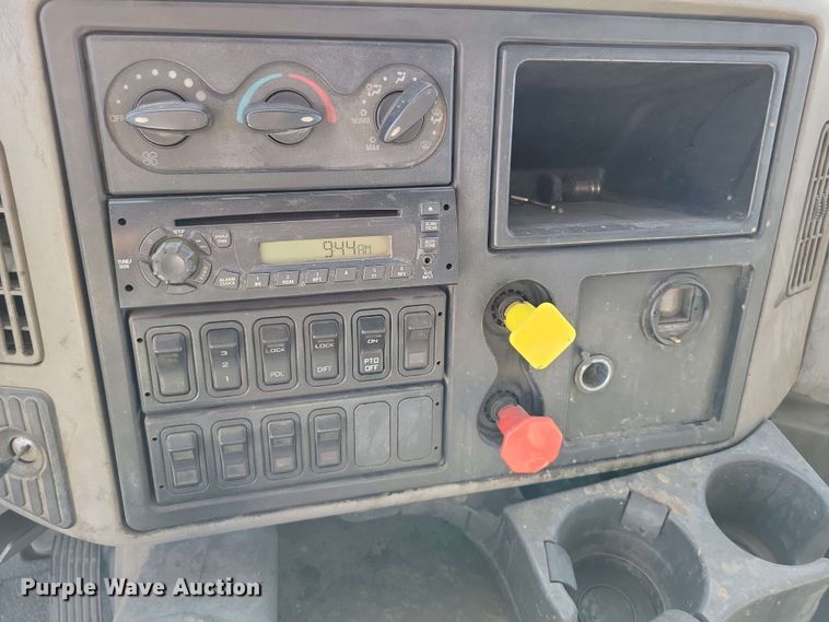 image for item DX7035 2010 International Workstar 7600 dump truck