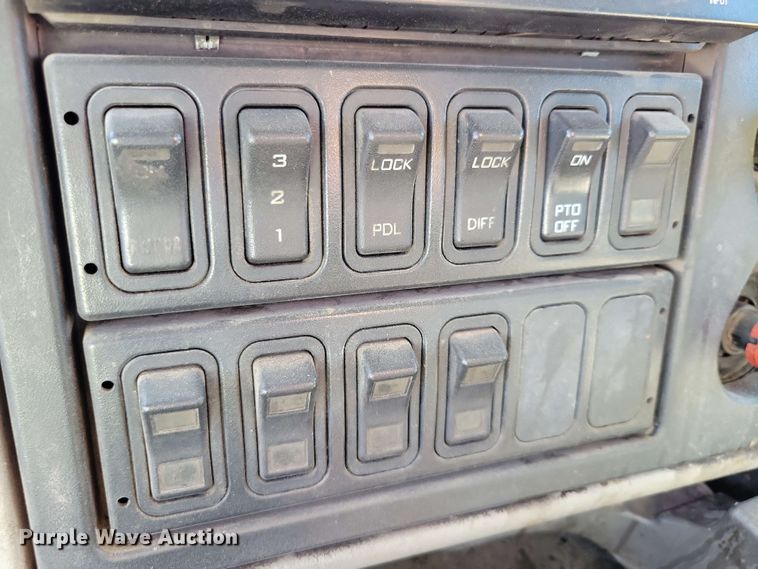 image for item DX7035 2010 International Workstar 7600 dump truck